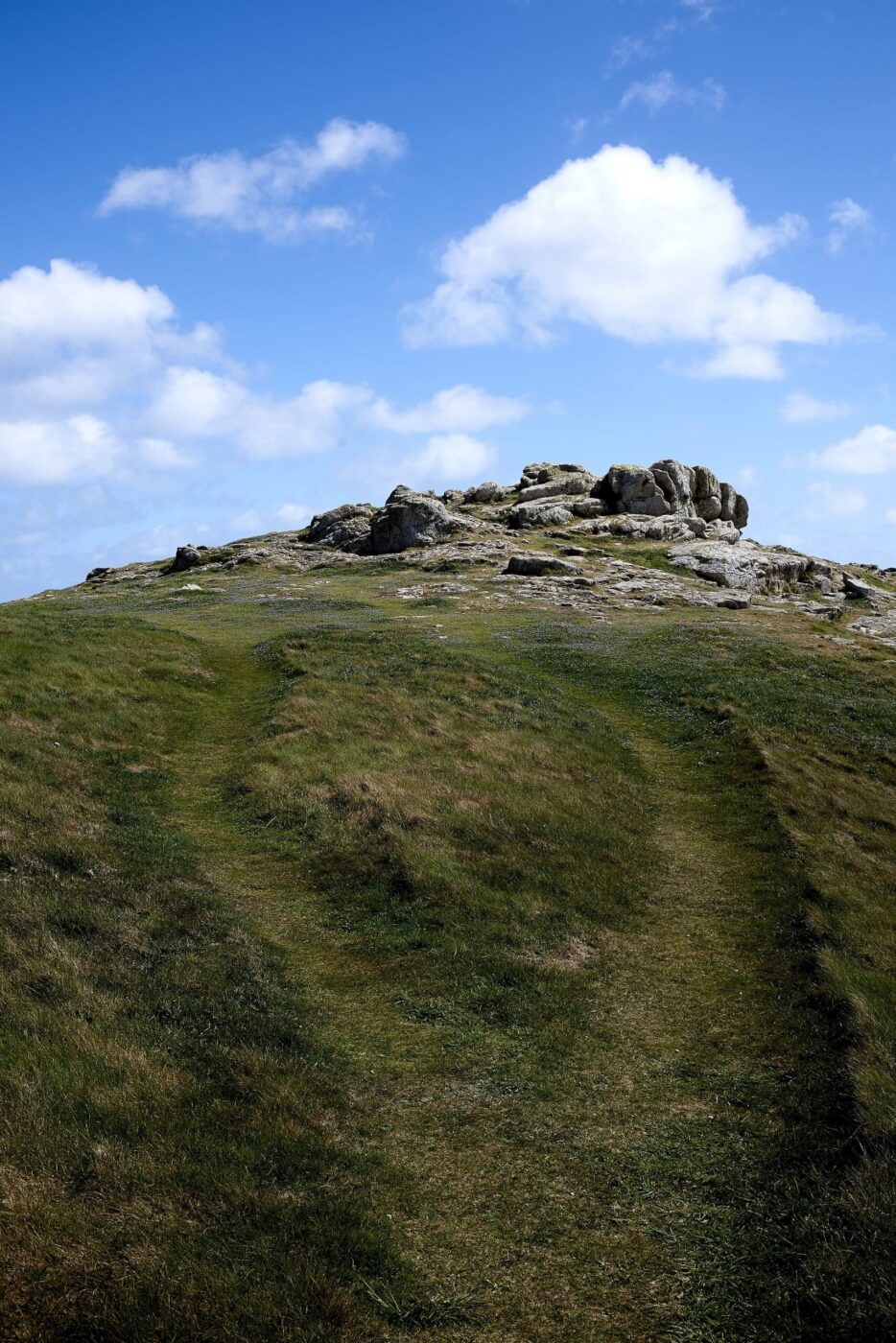 un chemin en montagne